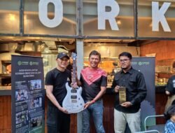 Andra Dewa 19 dan Ari Yami Serahkan Dana Lelang untuk Penyintas Bencana Sumatera melalui Sinergi Foundation