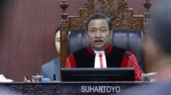 Pemohon Tak Kunjung Hadir, MK Gugurkan Uji Materi UU KPK