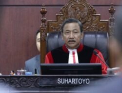 Pemohon Tak Kunjung Hadir, MK Gugurkan Uji Materi UU KPK