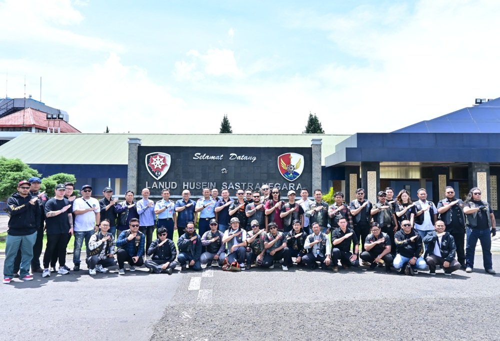 Lanud Husein Sastranegara dan Komunitas Motor Bandung Galang Donasi Bencana