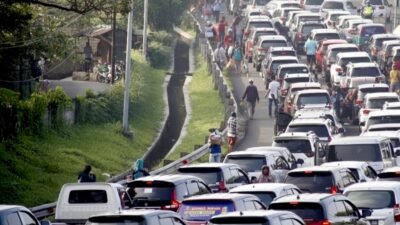 Puluhan Ribu Kendaraan Lintasi Puncak pada Libur Natal 2025