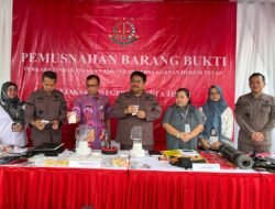 Kejari Jakarta Timur Musnahkan Ratusan Barang Bukti Kasus Narkotika, Terorisme dan Obat Ilegal