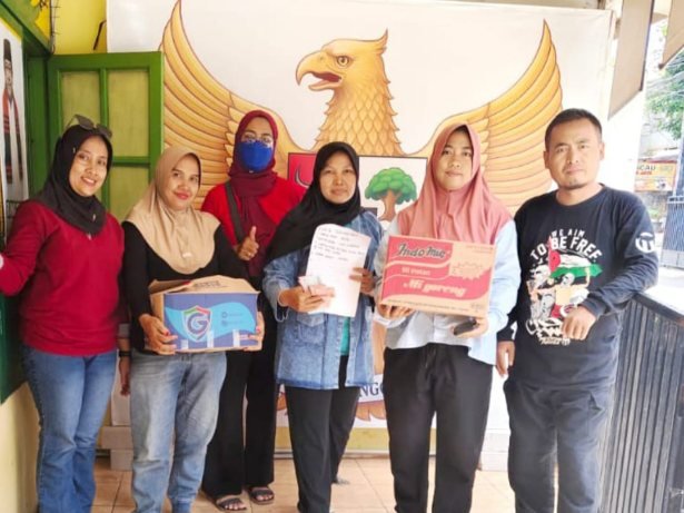 Warga 'Kampung Sedekah' RT 09 Bambu Apus Galang Bantuan untuk Korban Bencana Aceh, Sumut dan Sumbar