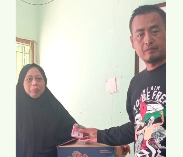 Warga 'Kampung Sedekah' RT 09 Bambu Apus Galang Bantuan untuk Korban Bencana Aceh, Sumut dan Sumbar