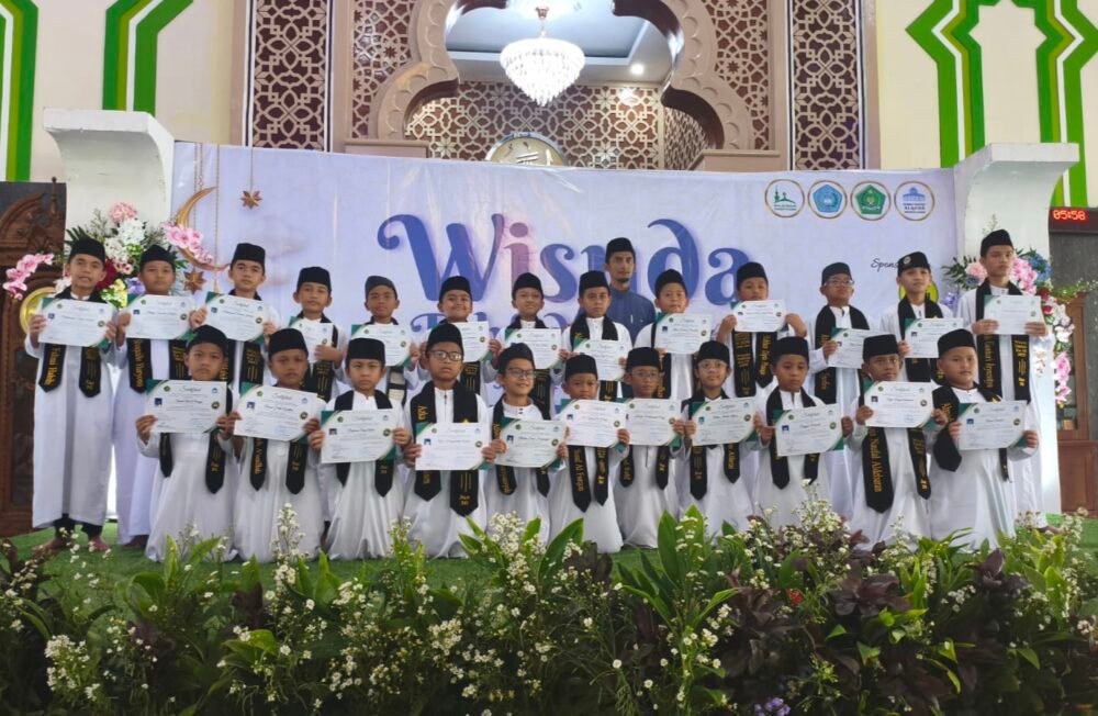 Rumah Tahfidz Alquds Wisuda 128 Santri: Langkah Awal Menuju Indonesia Emas 2045