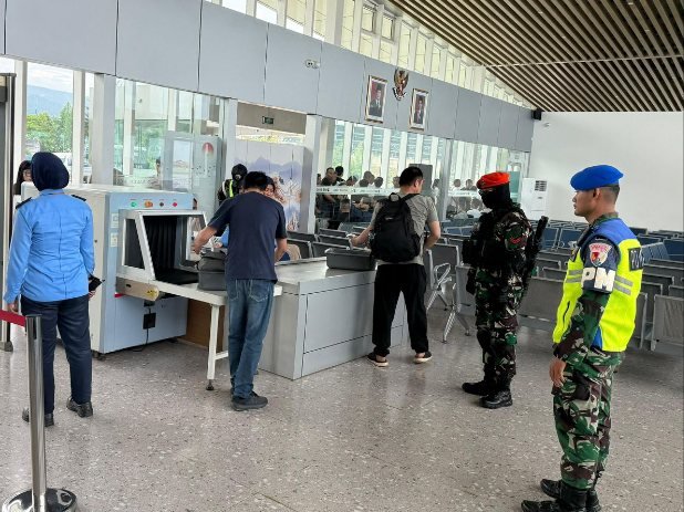 Satgas TNI AU Amankan Paket Nikel Berbahaya untuk Keselamatan Penerbangan di Bandara Weda Bay