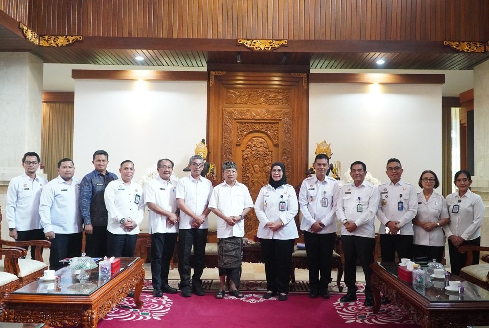 Eem Nurmanah dan Wayan Koster Matangkan Peresmian Posbankum di Bali