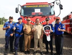 Pemkot Bekasi Terima Hibah Kendaraan Damkar dari Pemprov DKI
