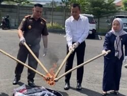 Kejari Majalengka Musnahkan 54 Barbuk Perkara Inkracht