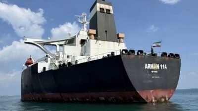 Kapal Tanker MT Arman 114