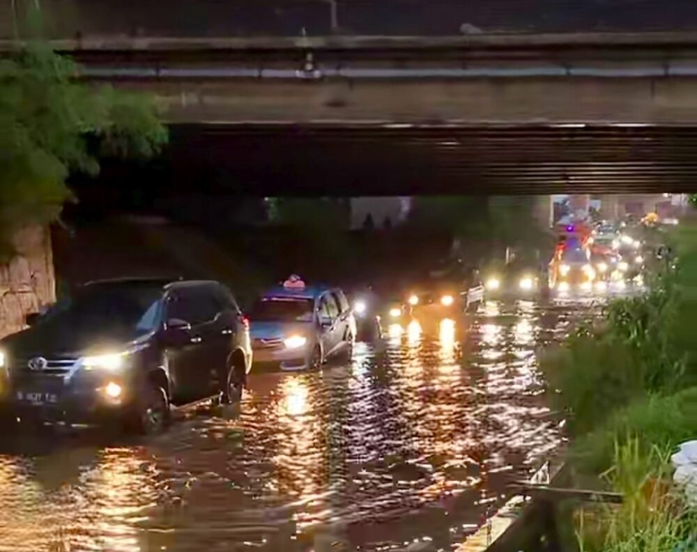 Banjir Rendam Sejumlah Wilayah di Kota Bekasi, BPBD Lakukan Evakuasi 