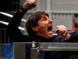 Ledakan Emosi Berujung Sanksi, Conte Absen Dua Laga Dampingi Napoli
