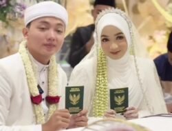 Resmi Menikah, Ning Umi Laila Malu-malu Pegang Tangan Gus Anas