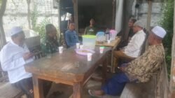 Kapten Kapten Ctp Sarwo Edi Danramil 0819/06 Nguling melaksanakan kegiatan Komsos bersama Warga Desa Nguling