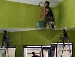 Koramil 0819/18 Pandaan Gelar Karya Bakti Perbaiki Masjid Baitussalam