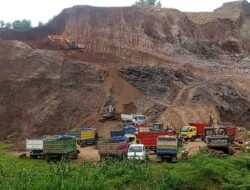 Puluhan Truk Galian Tanah Resahkan Warga Desa Tiron dan Desak Ditertibkan