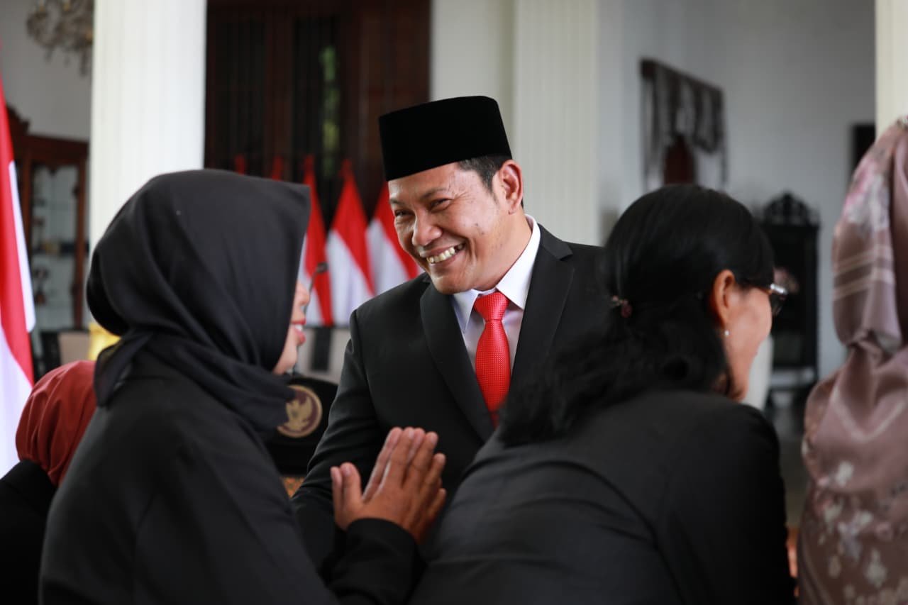 Bupati Sidoarjo Subandi melantik dan mengambil sumpah jabatan 260 pejabat struktural dan fungsional