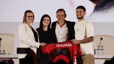 Bawa Keluarga, Cara John Herdman Dalami Timnas Indonesia