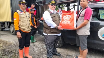 Kepala BNPB Salurkan Bantuan untuk Korban Banjir Demak