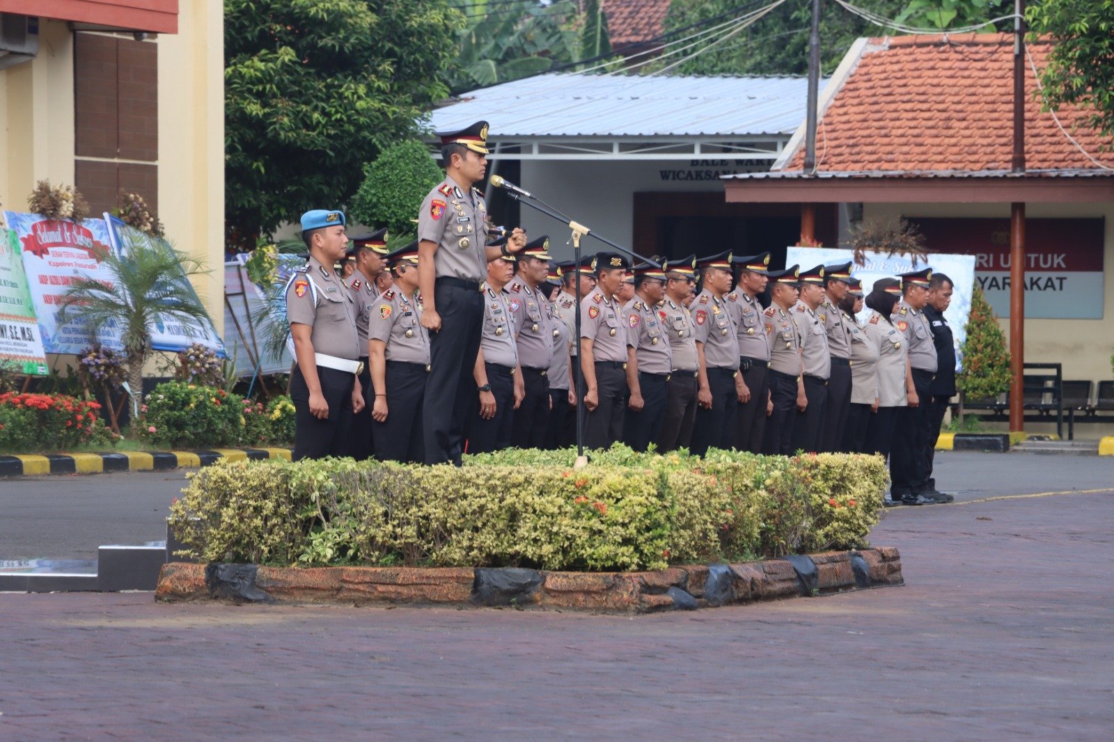 Kapolres Pasuruan AKBP Harto Agung Cahyono, S.H., S.I.K., M.H. pimpin apel