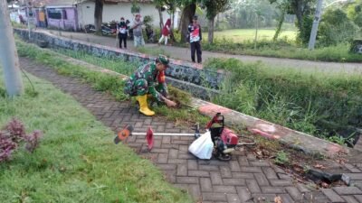 Babinsa Koramil 0820-03/Leces Laksanakan Komsos dan Kerja Bakti Bersama Warga Desa Leces