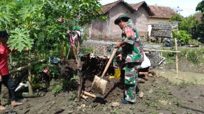 kerja bakti berupa perbaikan jembatan