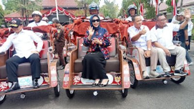 Program penyaluran becak listrik bagi warga lanjut usia