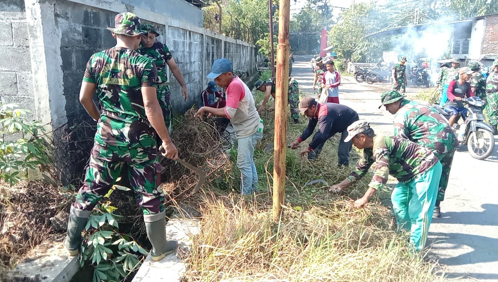 kegiatan karya bakti dalam rangka Pra TNI