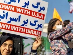 Demonstran Pro-Pemerintah Iran Tolak Campur Tangan AS