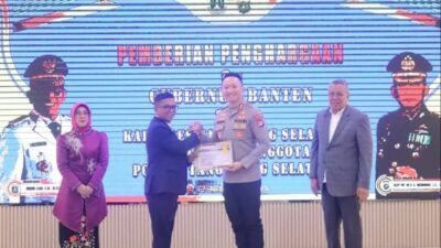 Kapolres Tangsel Terima Penghargaan dari Gubernur Banten atas Program CETAR dan Siskamling Terpadu