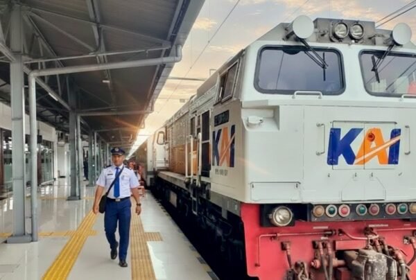 KAI Batalkan 38 Perjalanan Akibat Banjir di Jalur Semarang dan Jakarta. Libur Imlek