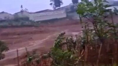Longsor di Cisarua Bandung Barat, Puluhan Rumah Tertimbun