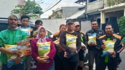 Maknai Isra Mi'raj, Media Sudut Pandang Berbagi Beras Jumat Berkah kepada Ojol
