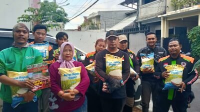 Maknai Isra Mi'raj, Media Sudut Pandang Berbagi Beras Jumat Berkah kepada Ojol