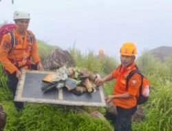 Tim SAR Gabungan: Evakuasi Bangkai Pesawat ATR 42 Terkendala Cuaca