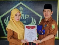 SMP Negeri 2 Sambas Raih Rekor MURI Puisi Etnik Pelajar ASEAN