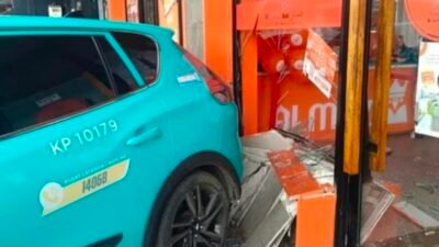 Polisi Ungkap Kronologi Taksi Listrik Tabrak Rumah Makan di Tangerang