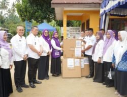 TP Posyandu Asahan Salurkan Bantuan Meja dan Kursi ke Tiga Posyandu Desa