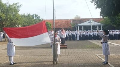 SMP Negeri 4 Pasuruan Perkuat Karakter dan Nasionalisme melalui Upacara Bendera