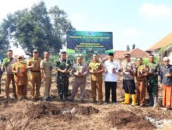 Dukung Program Ketahanan Pangan, Koramil 0820-02/Wonoasih Melakukan Penanaman Pisang Cavendish
