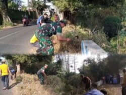 Jaga Keselamatan Pengguna Jalan, Babinsa Bersama Warga Bersihkan Rumput Liar