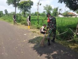 Koramil Wonomerto Mempelopori Kerja bakti Bersihkan Jalan Desa