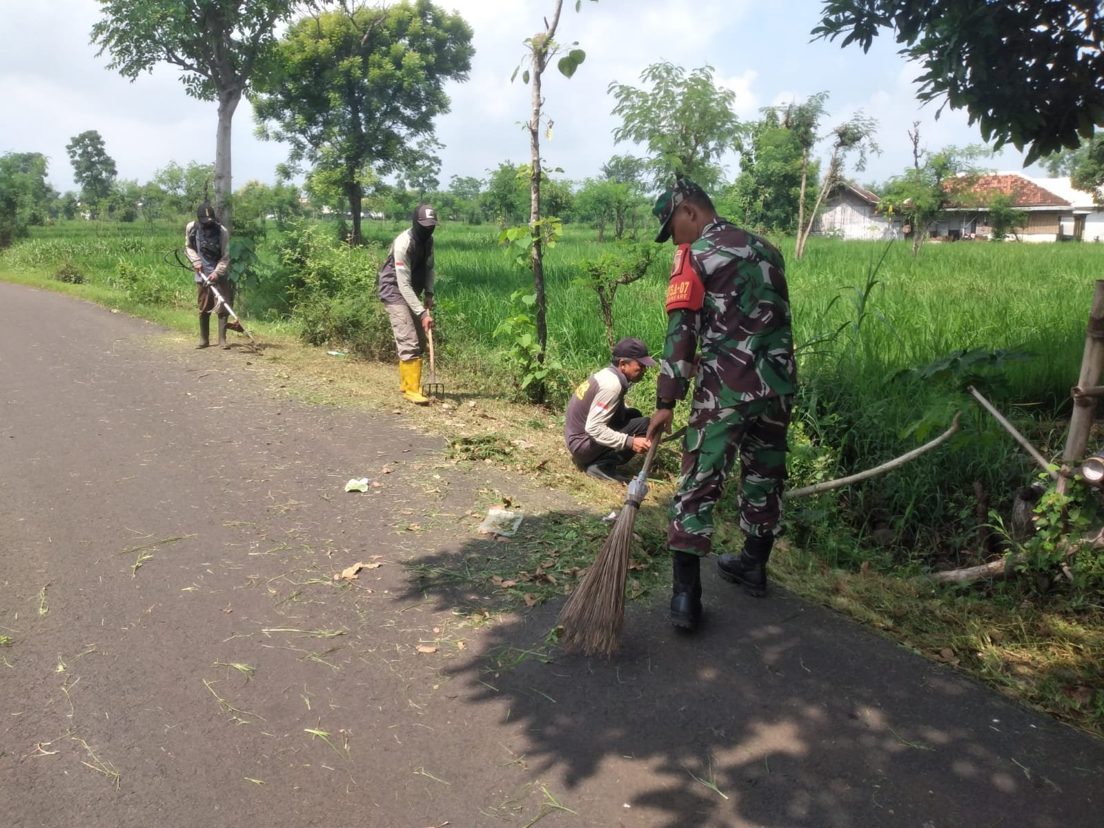 kegiatan bersama masyarakat Desa Sumberkare, Kecamatan Wonomerto