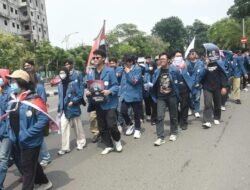 Ratusan Mahasiswa Kepung DPRD Jatim, Suarakan Lima Isu Nasional