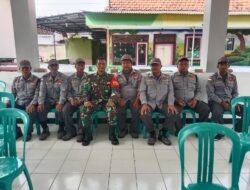 Babinsa Wonoasih Hadiri Pembinaan RT/RW dan Satlinmas, Tingkatkan Tertib Administrasi dan Kesiapsiagaan Warga