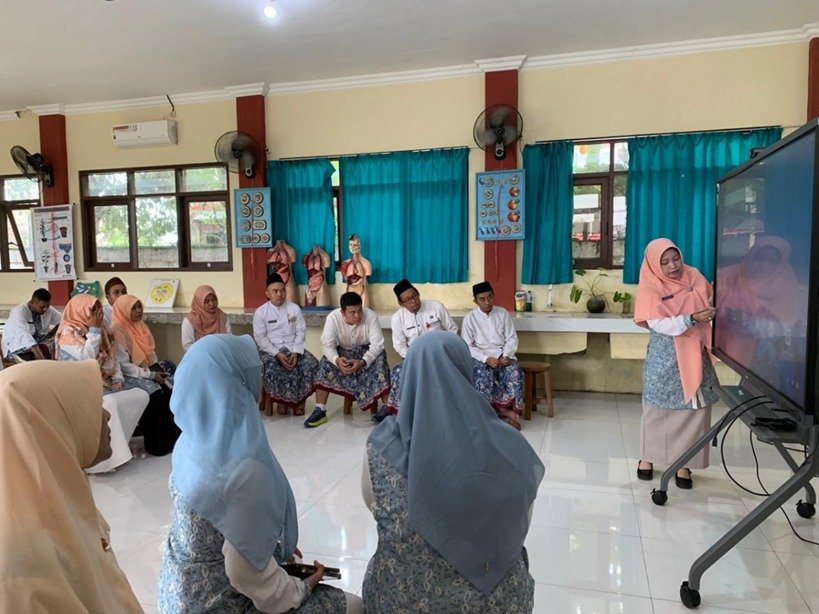 praktik baik pemanfaatan IFP (Interactive Flat Panel)