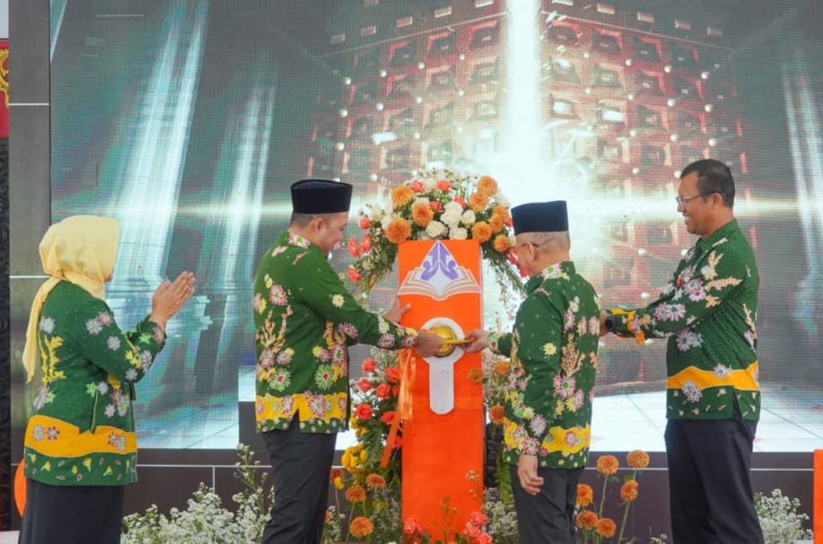 Bupati Pasuruan HM Rusdi Sutejo meresmikan Gerakan Bangkit Kembali Belajar (Gerbang Kembar)