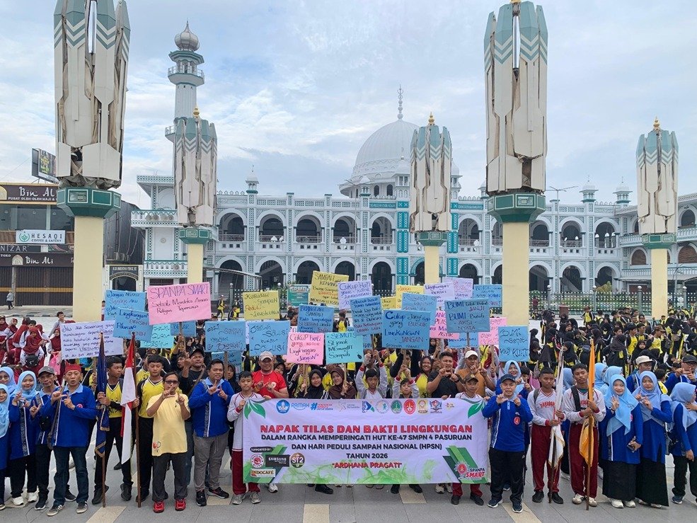 SMP Negeri 4 Pasuruan menggelar kegiatan Napak Tilas dan Bakti Lingkungan yang dirangkaikan dengan peringatan Hari Peduli Sampah Nasional