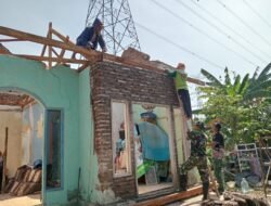 Gotong Royong TNI dan Warga, Rumah Bapak Musklis Mulai Berdiri Kokoh