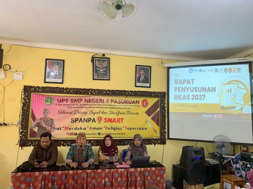 UPT SMP Negeri 4 Pasuruan menggelar rapat penyusunan Rencana Kegiatan dan Anggaran
